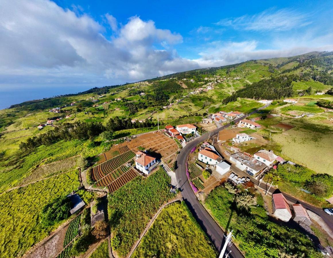 Villa Victoria Tiny Stone House Ponta do Pargo Esterno foto